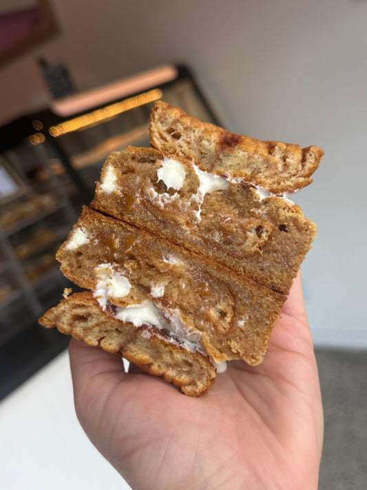 Cinnamon roll Dulche de leche Stuffed Cookie - Crushin' on Cookies